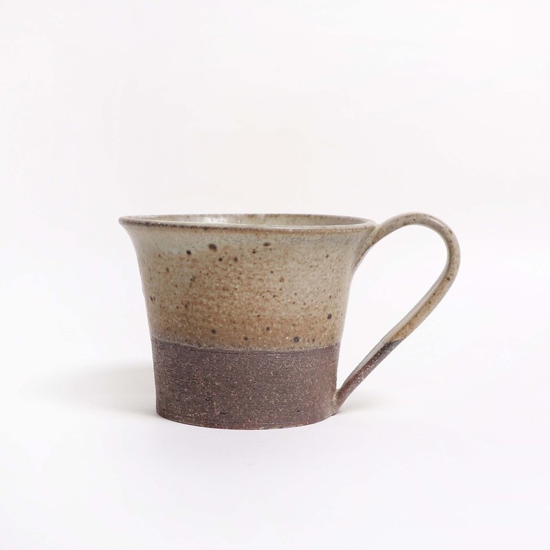 明芽窯 l 柴燒灰釉鐵斑寬口咖啡杯 - 茶壺/茶杯/茶具 - 陶 灰色