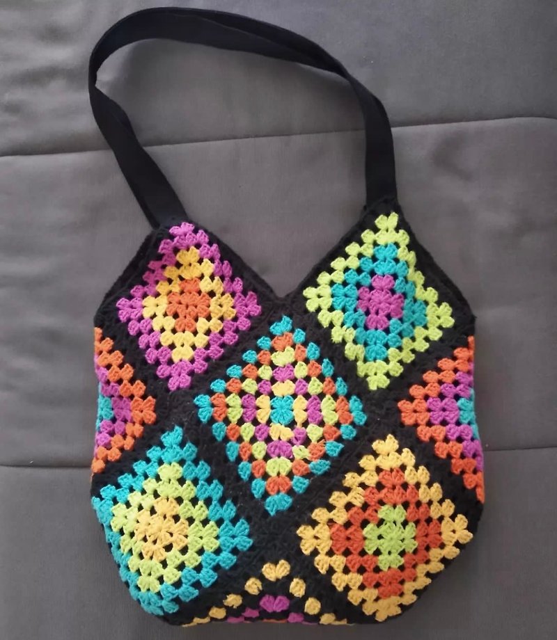 ผ้าฝ้าย/ผ้าลินิน กระเป๋าถือ หลากหลายสี - Crochet square bag, Handmade granny square Bag, Shoulder Bag,crochet Bag