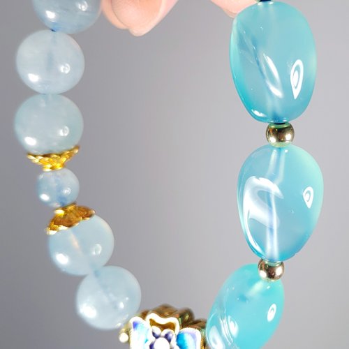 アクアマリン、ブルー、石、エナメルの喉チャクラエネルギー