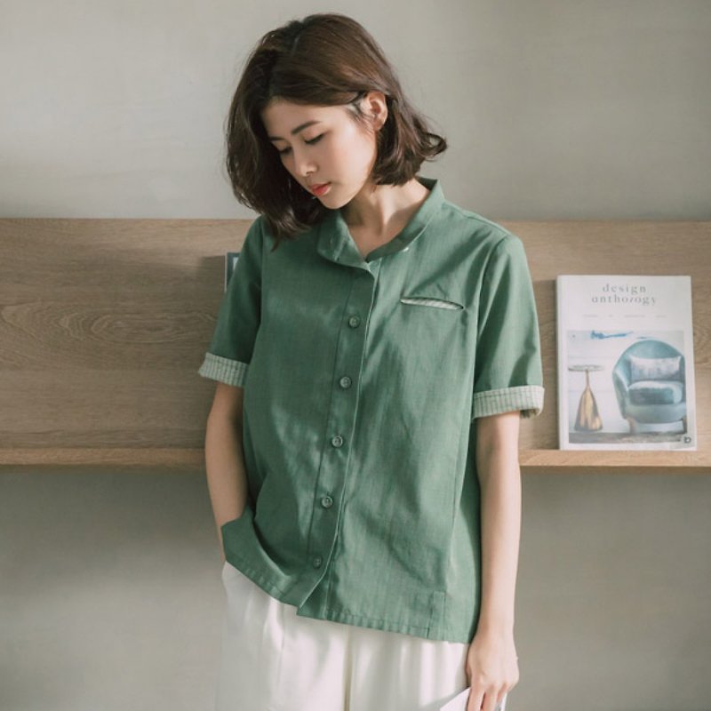 Forest Lakeside Stand Collar Short Sleeve Shirt - Sen Trail - เสื้อเชิ้ตผู้หญิง - ผ้าฝ้าย/ผ้าลินิน สีเขียว
