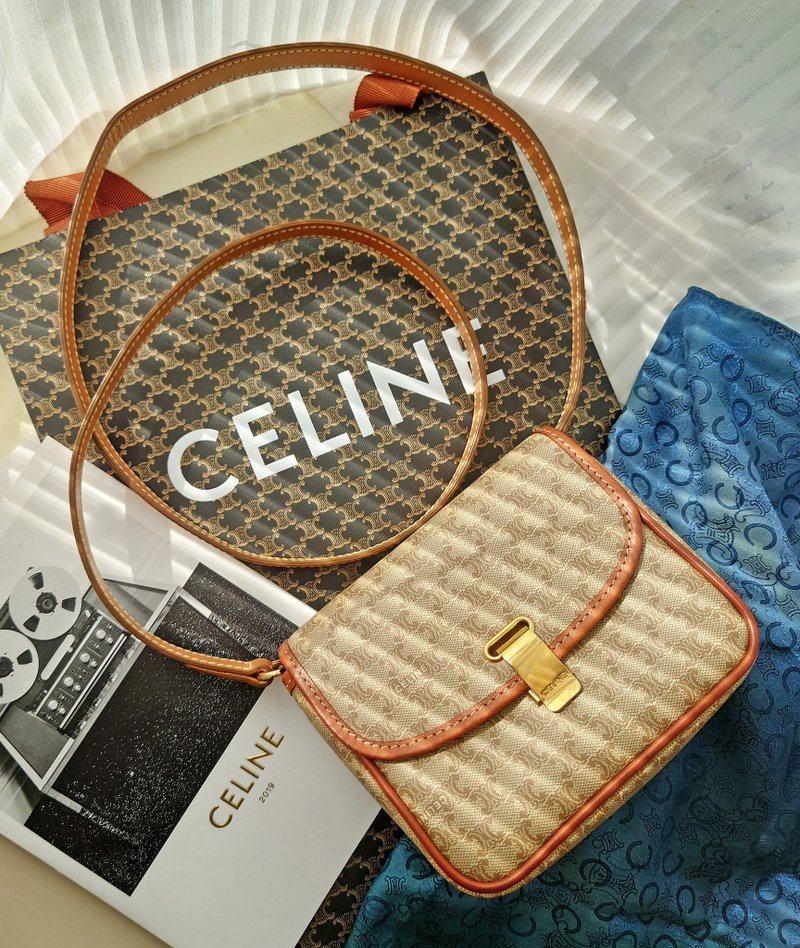 Second-hand beauty product CELINE rice flower with dust bag tofu bag small square bag crossbody bag crossbody bag waist bag shoulder bag - กระเป๋าแมสเซนเจอร์ - วัสดุกันนำ้ สีกากี