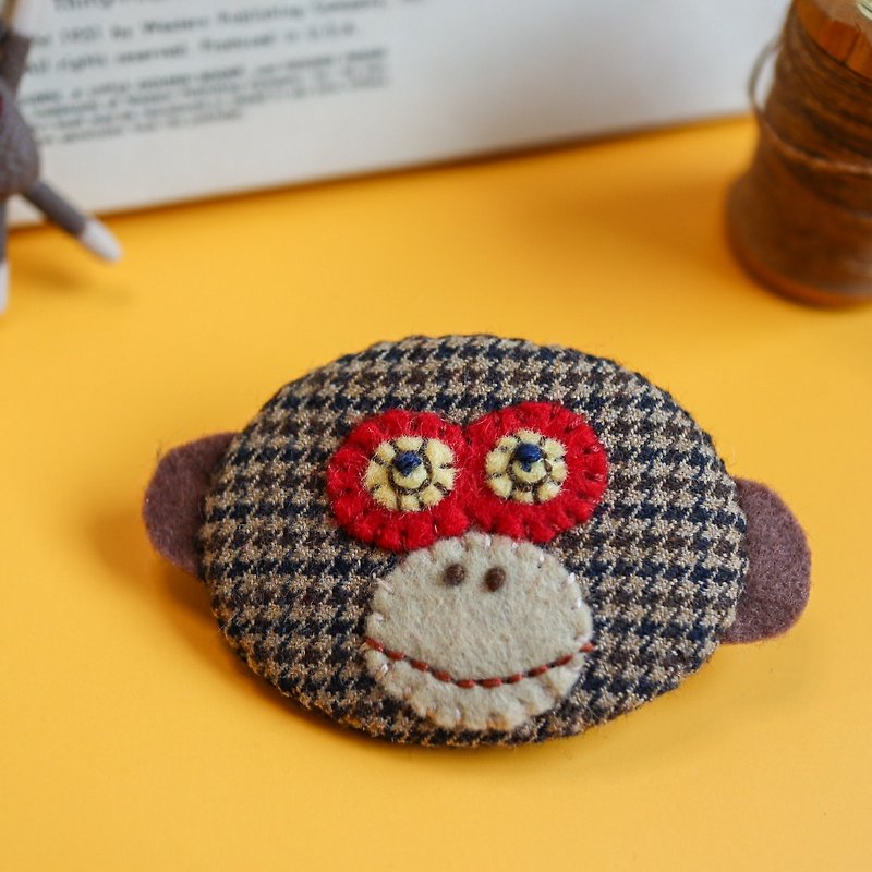 Handmade  monkey brooch - smile - - Brooches - Wool Brown