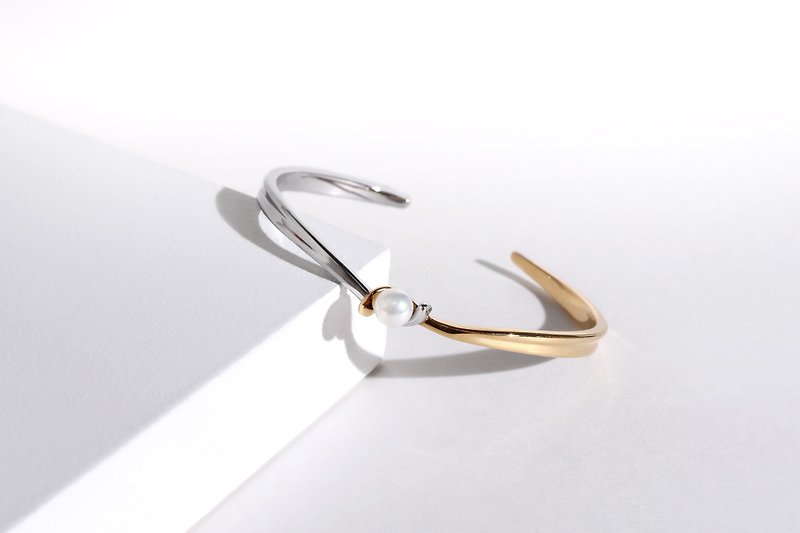 [Designer CONTAIN Series] Communion. pearl bracelet - Bracelets - Stainless Steel Silver