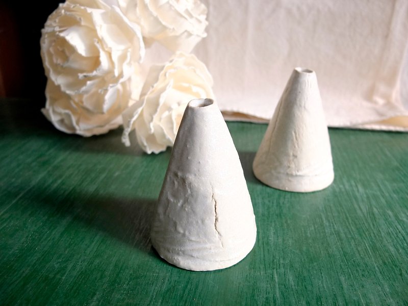 ホワイト火山の花 - 花瓶・植木鉢 - 陶器 ホワイト