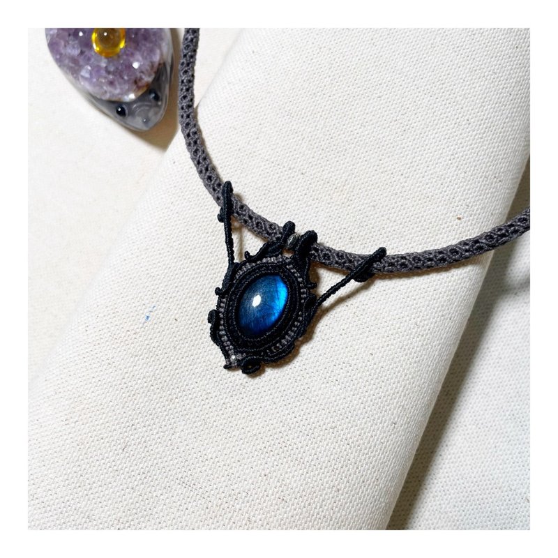 作品展示.深藍光拉長石流線粗圓體鎖骨鏈 - 項鍊 - 水晶 黑色
