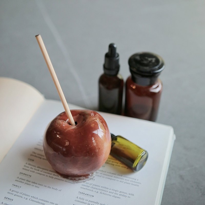 Candy Apple Aroma Bottle | Handmade Healing Diffuser Decor - น้ำหอม - วัสดุอื่นๆ สีแดง