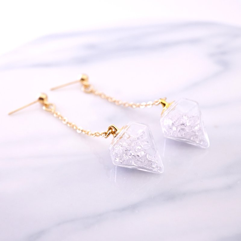 A Handmade 鑽石形玻璃球配白色水晶耳環 - 耳環/耳夾 - 玻璃 白色