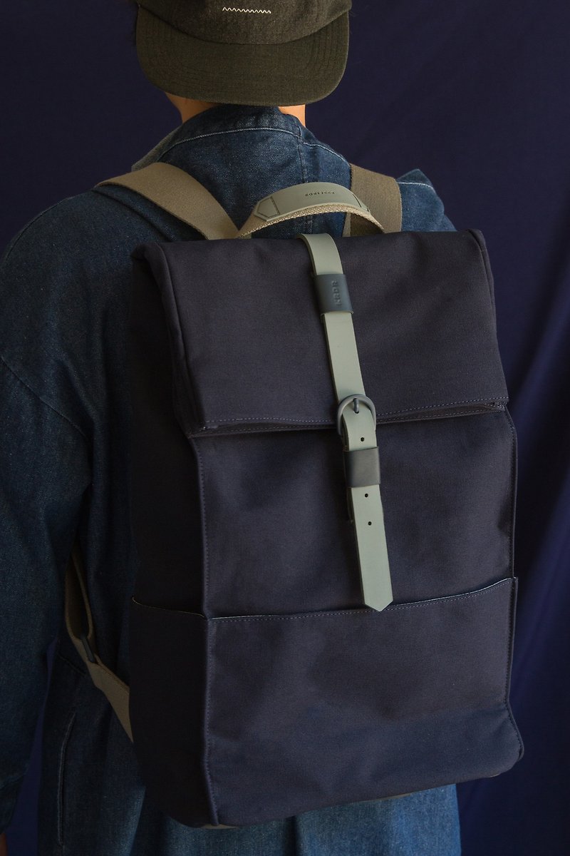 Roam Backpack - Navy Medium - 後背包/書包 - 防水材質 藍色