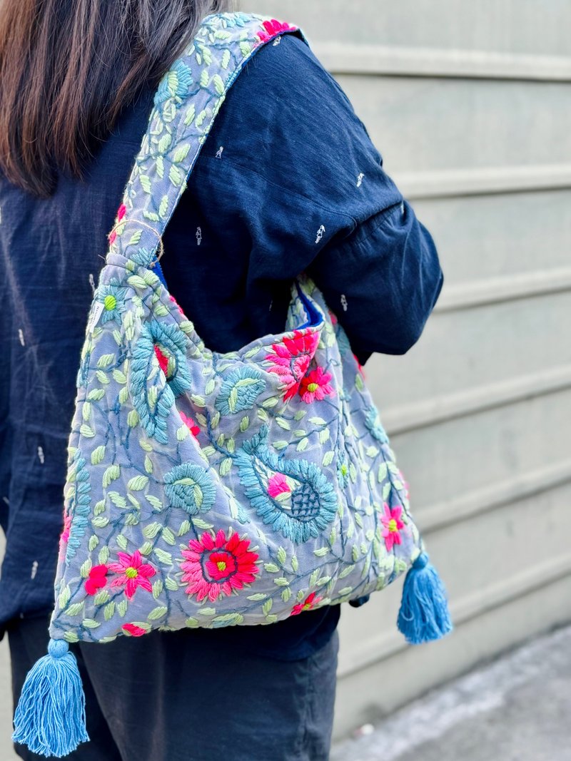 手工刺繡 灰藍色 花卉 肩背包 單肩包 側肩包 側背包 - 側背包/斜背包 - 絲．絹 灰色