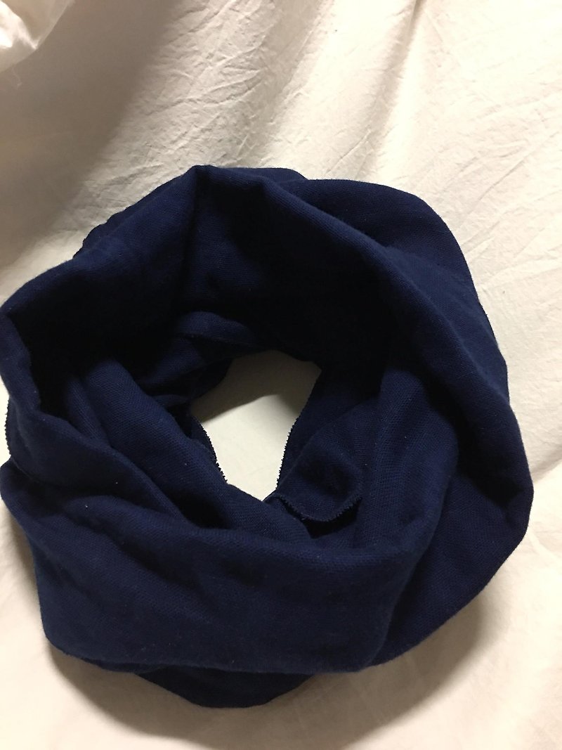 オーガニックコットン3重ガーゼのスヌード　濃い藍色 - スカーフ - コットン・麻 ブルー