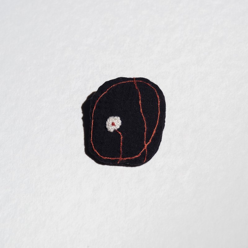 森林的臉・刺繡胸針 - 胸針 - 棉．麻 黑色