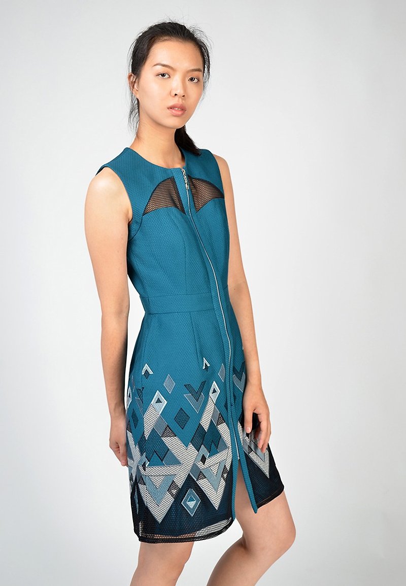 Geometric embroidery two-wear vest dress (left) - ชุดเดรส - งานปัก สีน้ำเงิน