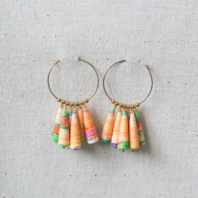 [Small rolls of paper hand-made/paper art/jewelry] color big hoop earrings - Earrings & Clip-ons - Paper Multicolor