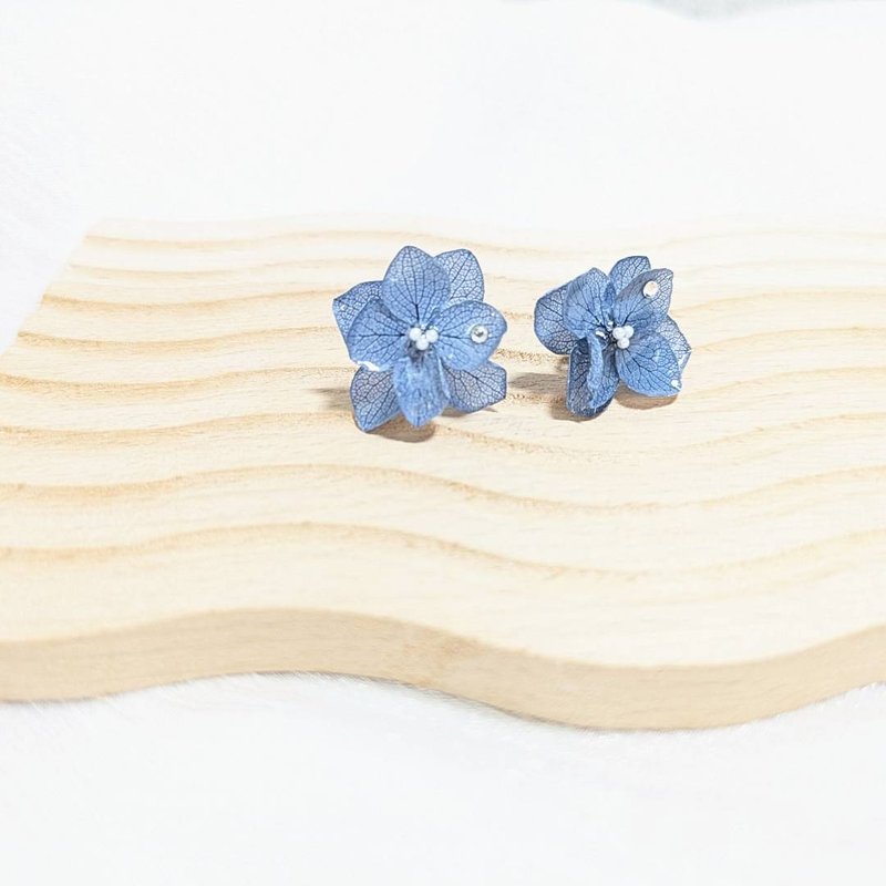 | Customized | Blue double-layer hydrangea earrings | One pair - ต่างหู - พืช/ดอกไม้ สีน้ำเงิน