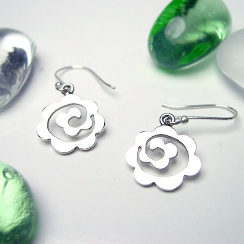Cloud-like Flower sterling silver earrings - ต่างหู - เงินแท้ สีเงิน