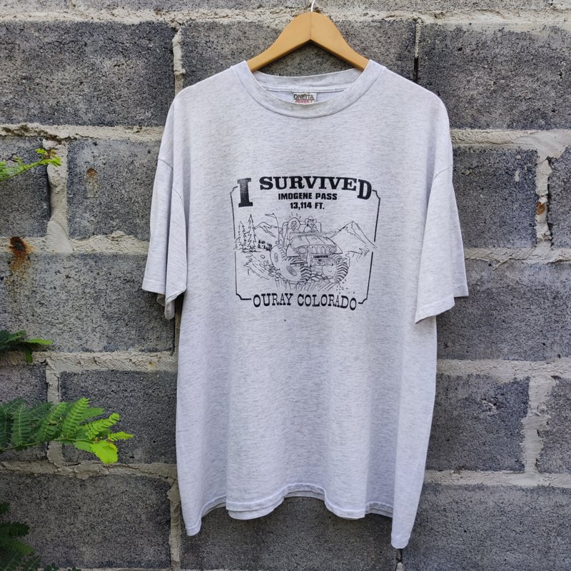 เสื้อยืดวินเทจ 90s I Survived  Imogene Pass Ouray 13,114FT Colorado Funny Tee - เสื้อยืดผู้ชาย - ผ้าฝ้าย/ผ้าลินิน สีเทา