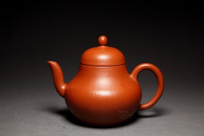 [Siting 6] Yan Huang Da Di Art - Traditional Handcrafted Ancient Style Series - Xiao Mei Yao Old Zhu Ni Clay - 165cc - Teapots & Teacups - Pottery Red
