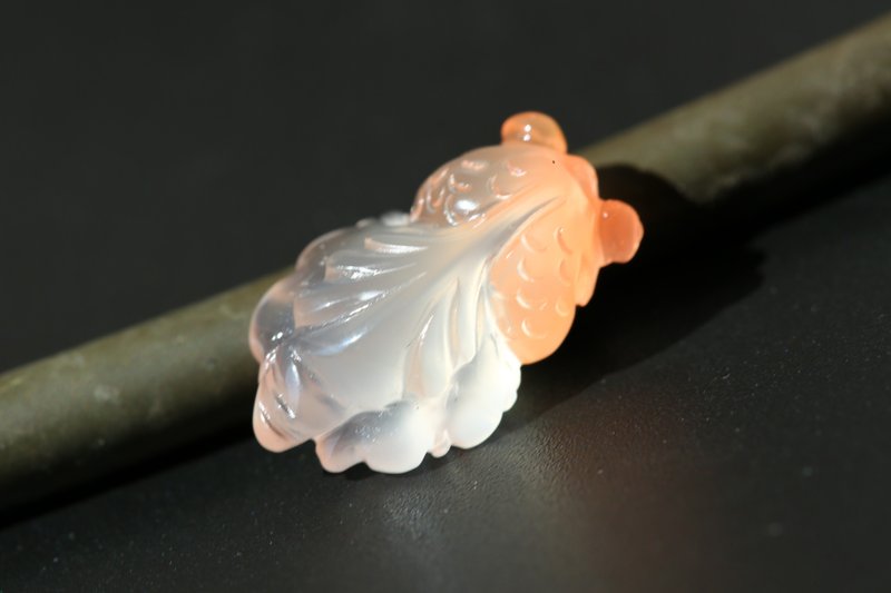 【小金魚】天然南紅瑪瑙小吊墜/生動可愛玉墜掛件/寓意金玉滿堂 - 項鍊 - 玉石 紅色