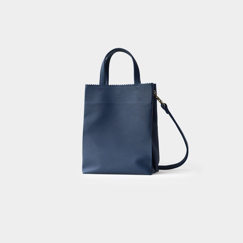 paper tote mini : navy - กระเป๋าถือ - หนังแท้ สีน้ำเงิน