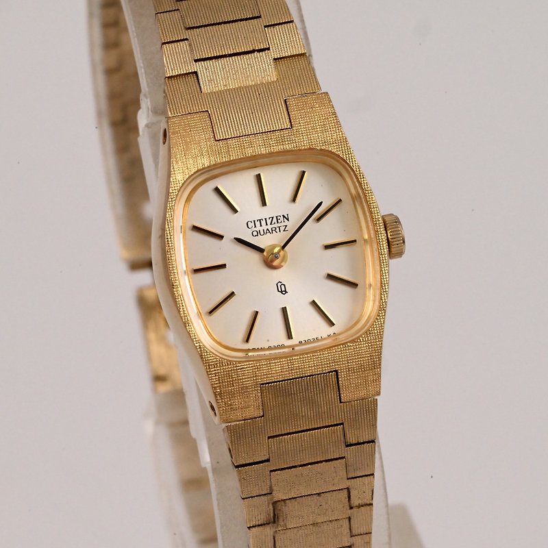 【CITIZEN】ヴィンテージ シチズン QUARTZ 女性 腕時計 4-830504 シルバー文字盤 スクエア　日本発送 - 女裝錶 - 不鏽鋼 金色