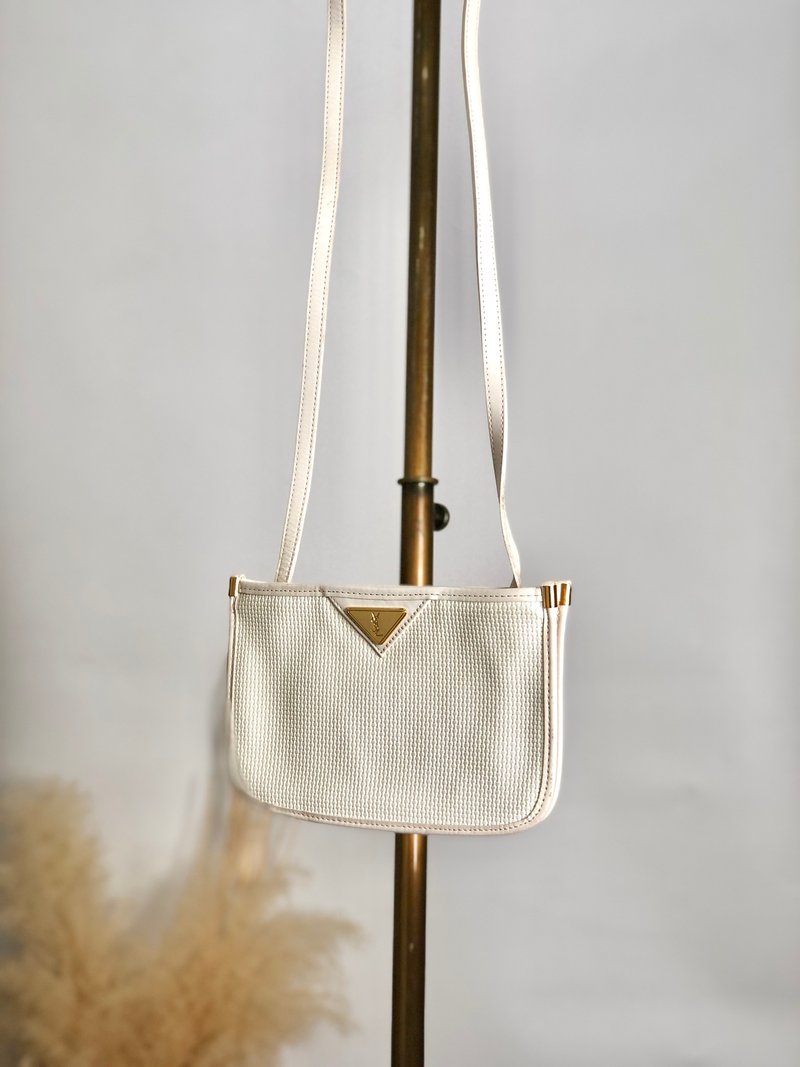 【 日本直送　名牌中古包 】Yves Saint Laurent イヴ・サンローラン ショルダーバッグ ホワイト YSLロゴ レザー オールド k55nev - 側背包/斜背包 - 真皮 白色