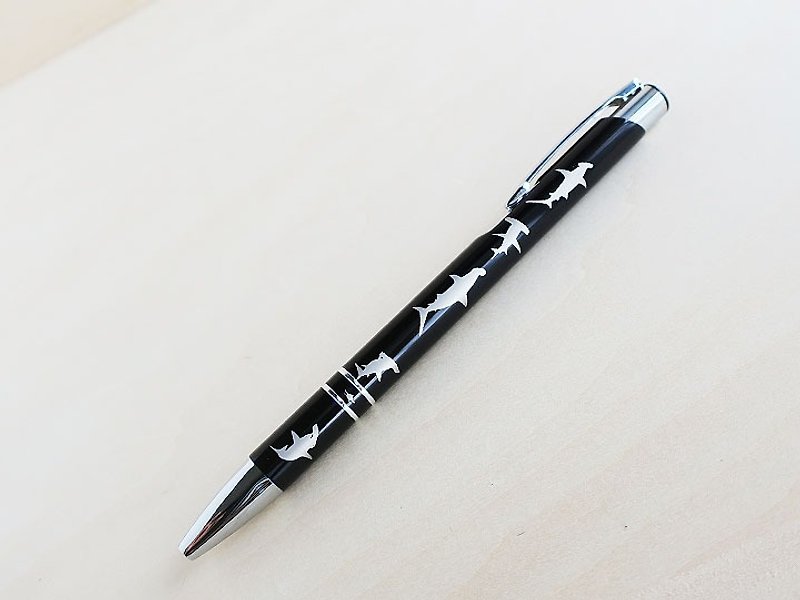 ハンマーヘッドシャークだらけの ボールペン　ブラック Gift wrapping Christmas Gift - その他のペン - その他の素材 ブラック