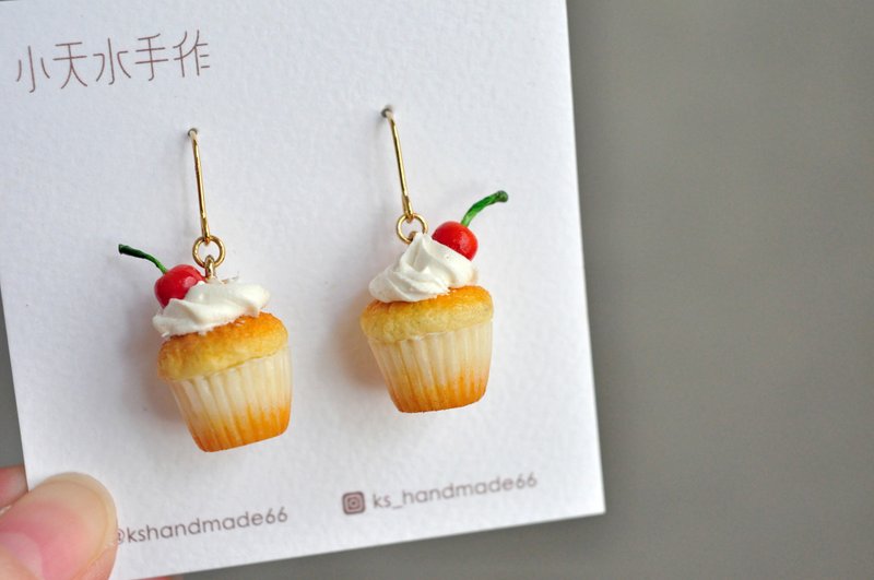 Purely handmade cup cake earrings/one pair (price for both ears)/simulated clay - ต่างหู - ดินเหนียว 