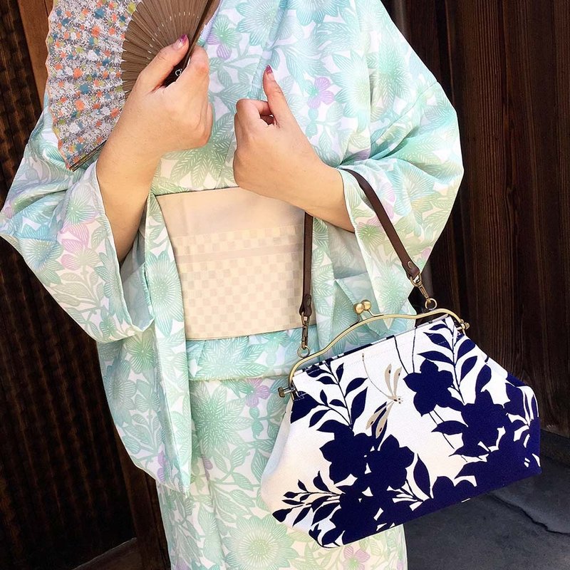 横長ベンリーがま口バッグ ききょうとんぼ 紺 【 日本製 】ハンドバッグ Frame Bag - 手提包/手提袋 - 棉．麻 藍色