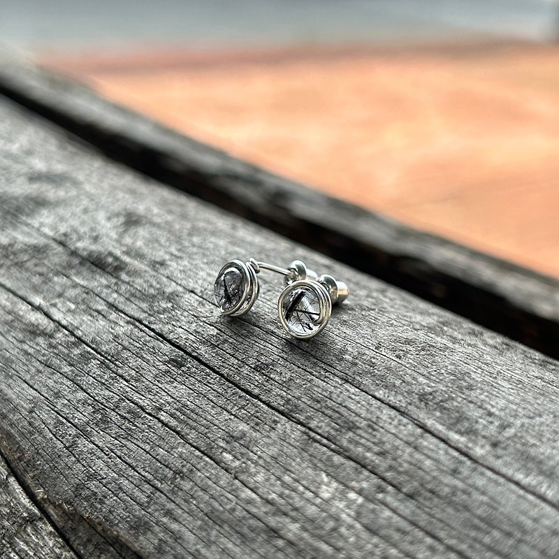 ll 6mm black crystal 6A ll 925 sterling silver on-ear earrings - a pair of unisex earrings with white ear plugs - ต่างหู - เงินแท้ สีดำ