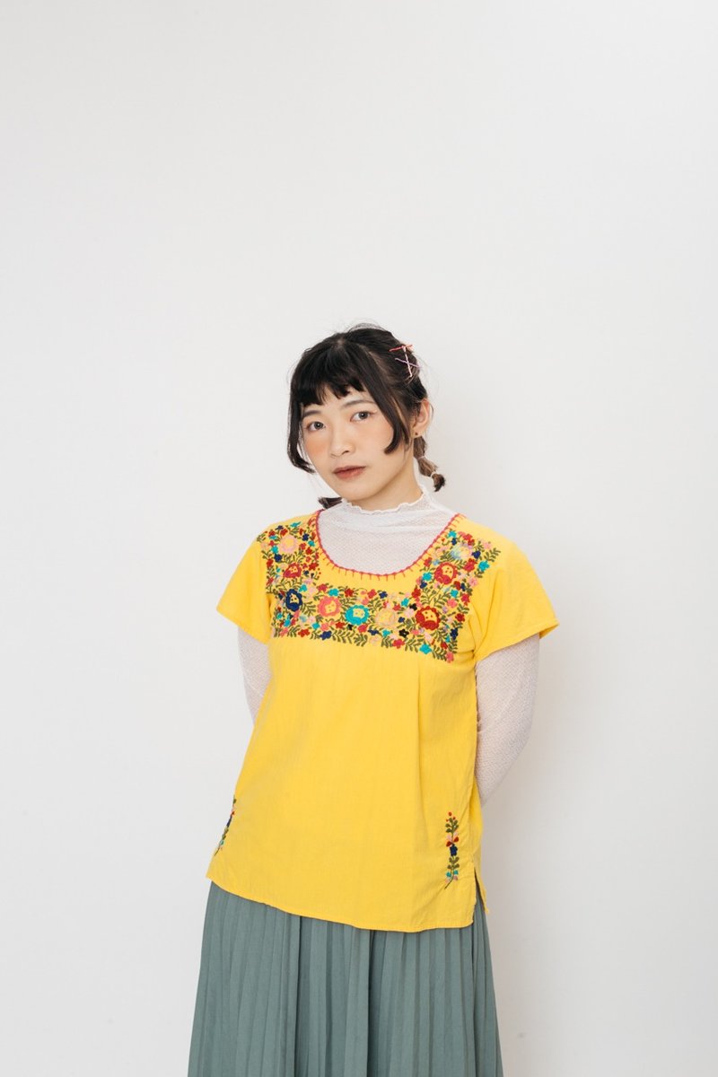 Mexican embroidered top.Mexican Blouse【First love store】Vintage.A1072 - Women's Tops - Cotton & Hemp Yellow