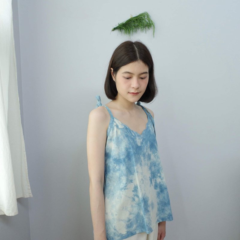 sky wavy top / natural indigo dye cotton - 女上衣/長袖上衣 - 棉．麻 藍色