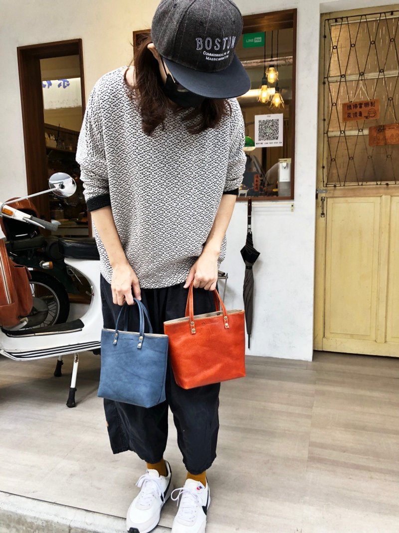 Sunny Tote / Handbag COLOR : Deep Caramel / Blue-vegetable tanned cow leather- - กระเป๋าถือ - หนังแท้ สีนำ้ตาล