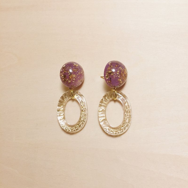 Vintage purple gold foil balls transparent carved oval hoop earrings - ต่างหู - เรซิน สีม่วง