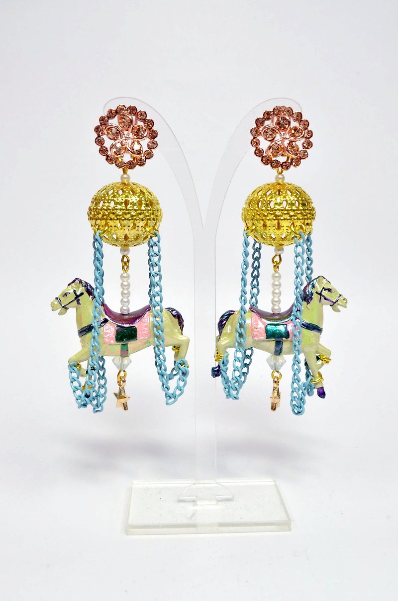 TIMBEE LO carousel earrings 1 - ต่างหู - พลาสติก หลากหลายสี