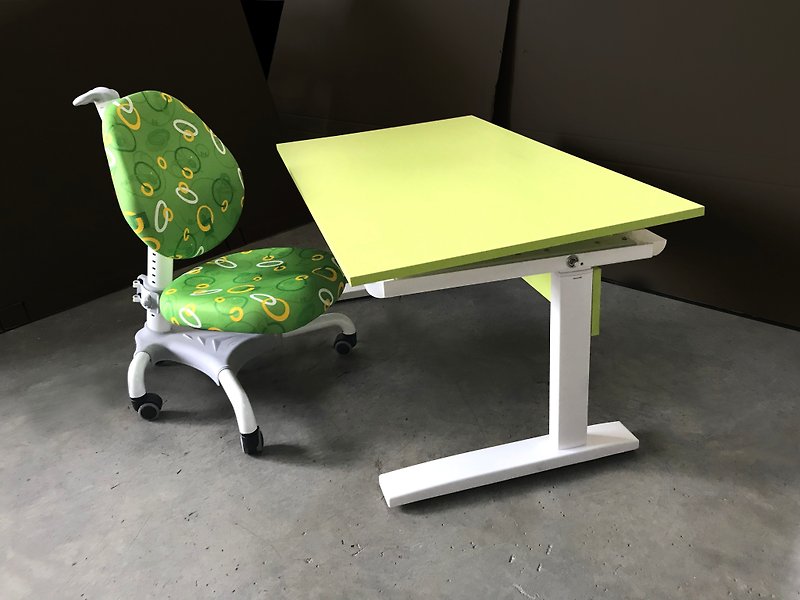 POPO│子供用マニュアルリフトテーブル（椅子を送るためにテーブルを買う）│カラフルな緑 - キッズ家具 - 金属 グリーン