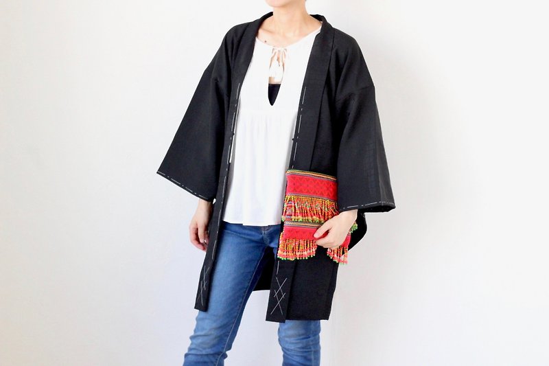 floral haori, traditional kimono, vintage haori, vintage wear /3878 - เสื้อแจ็คเก็ต - ผ้าไหม สีดำ