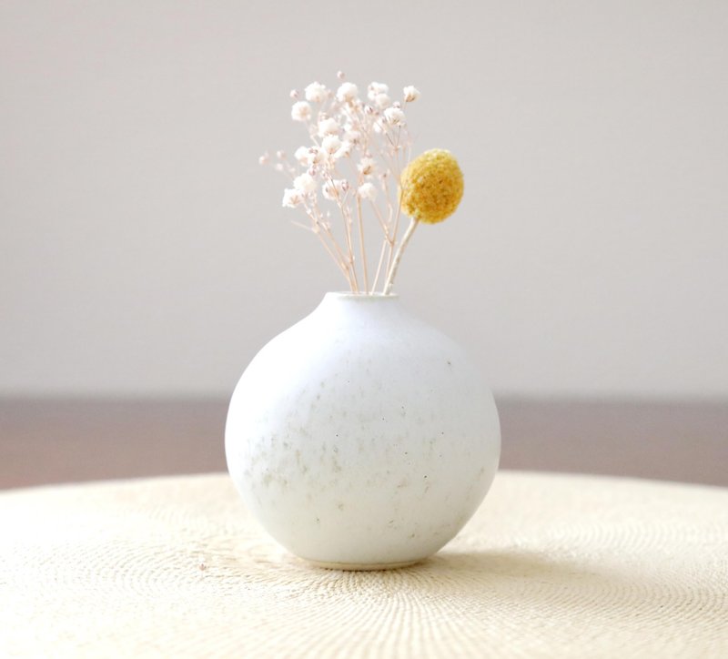白い結晶釉のふっくら一輪挿し - 花瓶/陶器 - 陶 白色