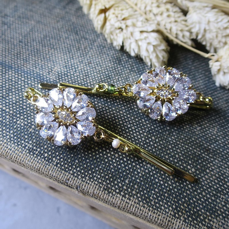 VIIART. Snow lotus. Micropaved Stone-plated hair clip | single vintage hair accessory VINTAGE - เครื่องประดับผม - โลหะ ขาว