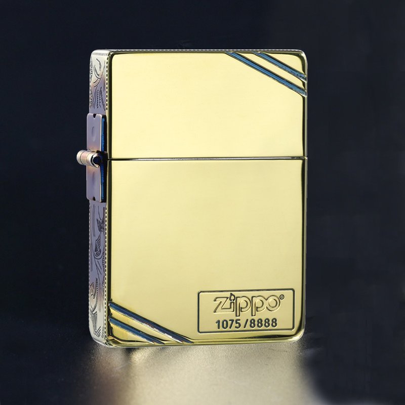 【ZIPPO官方旗艦店】1935復刻斜角藤蔓花紋(燻黑金)防風打火機 - 其他 - 銅/黃銅 金色
