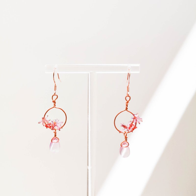 Handcrafted Pressed Flower Earring: Misty Flower - Earrings & Clip-ons - Rose Gold 