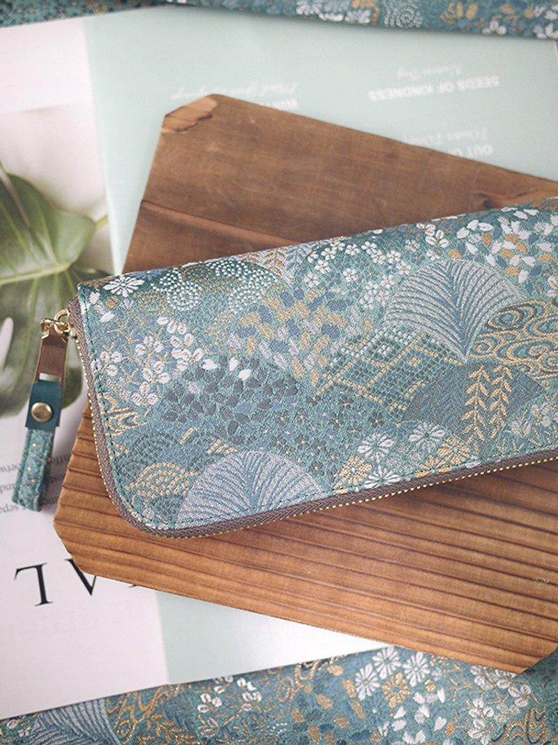 [Christmas] Nishijin woven gold quilt. Flower fan pattern. Cloth clip/wallet/wallet - กระเป๋าสตางค์ - ผ้าไหม สีเขียว