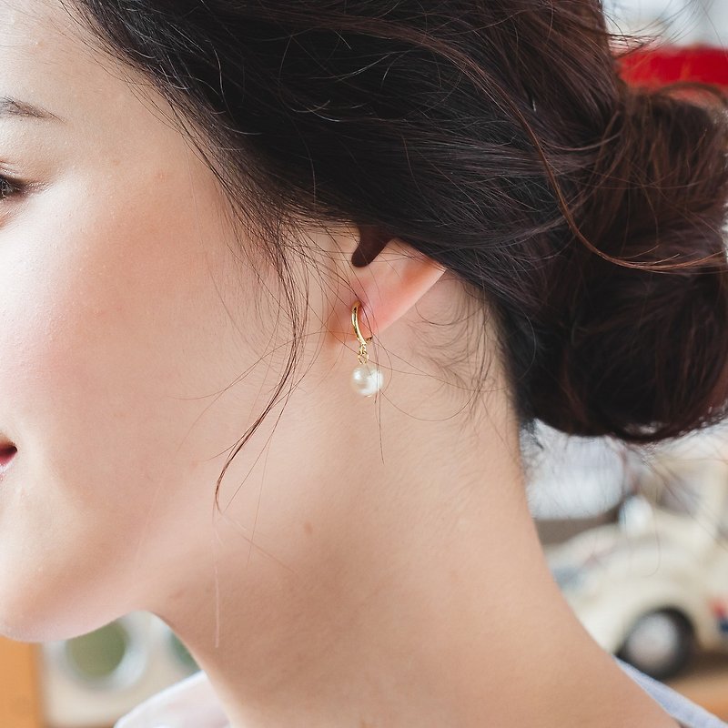 Cotton Pearl Earrings [Ear clip-cotton pearl ring clip earrings] - ต่างหู - โลหะ สีทอง
