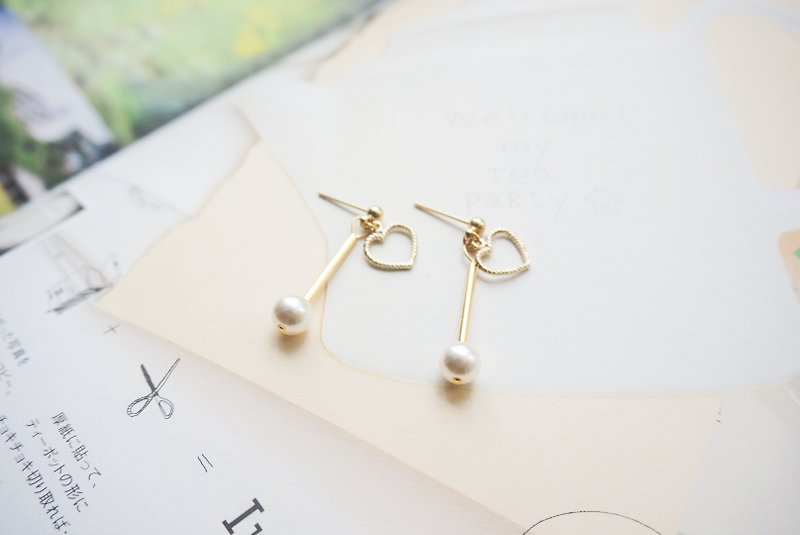 Simple design earrings. 12.3 Love well. Pin/clip - Earrings & Clip-ons - Crystal White