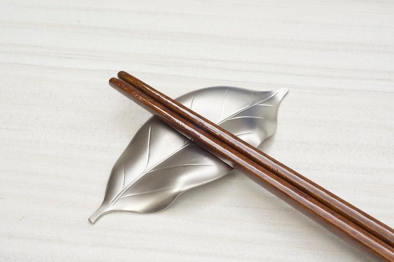 Leaf stainless steel chopsticks holder (silver) - Chopsticks - Other Metals Gray
