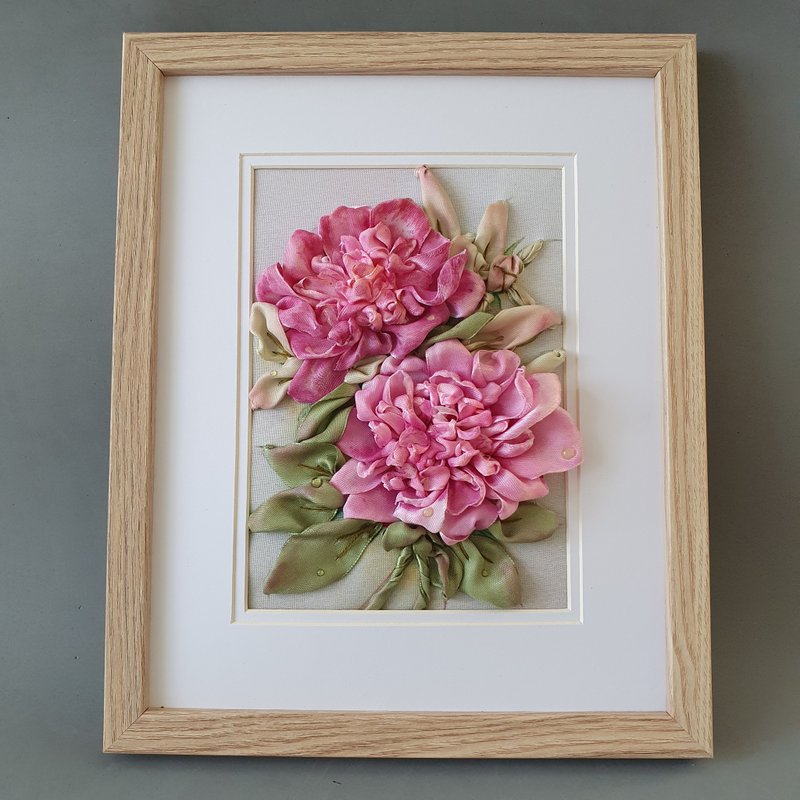 繡圖 Embroidered picture with peonies , hand embroidery gift - 相框/畫框 - 繡線 粉紅色