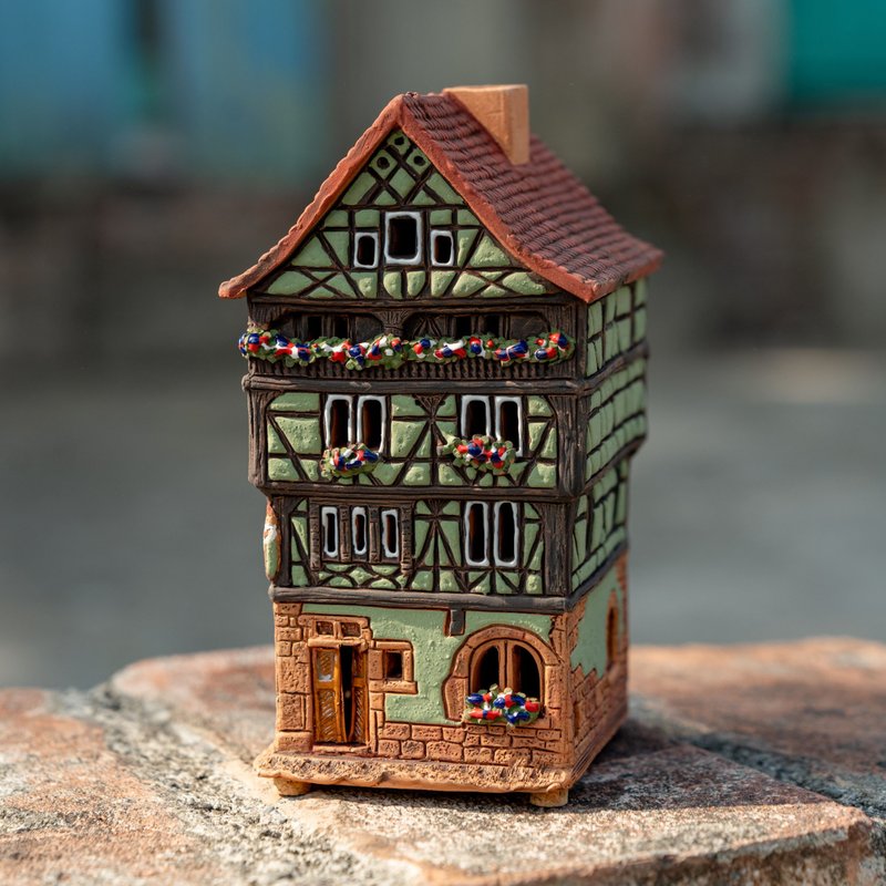 French Colmar cabin 15cm high - Items for Display - Pottery 