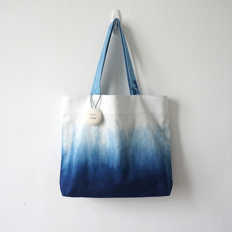 S.A x Spruce Forest/ Sky/ Finger Heart, Indigo dyed Handmade Hand Bag - กระเป๋าถือ - ผ้าฝ้าย/ผ้าลินิน สีน้ำเงิน