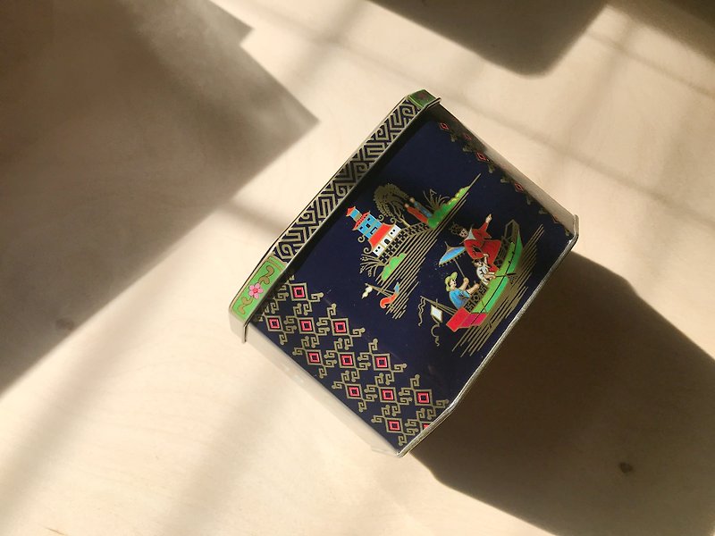 Early octagonal tin can / storage box - oriental style - กล่องเก็บของ - โลหะ 