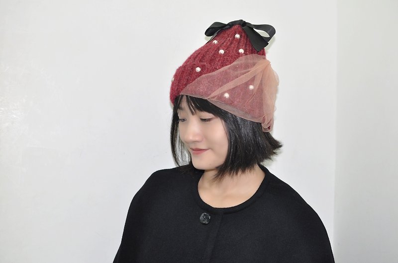 Flat 135 X Rumie 台灣設計師 手工珍珠縫製 網紗日本緞帶 毛帽 - 帽子 - 羊毛 紅色