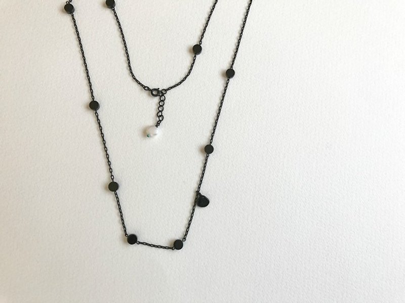 BLACKPOLKA（necklace） - สร้อยคอ - เครื่องเพชรพลอย สีดำ